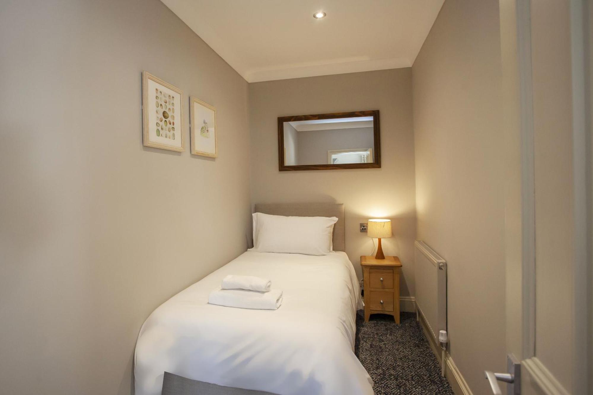 The Woodborough Inn Winscombe Номер фото