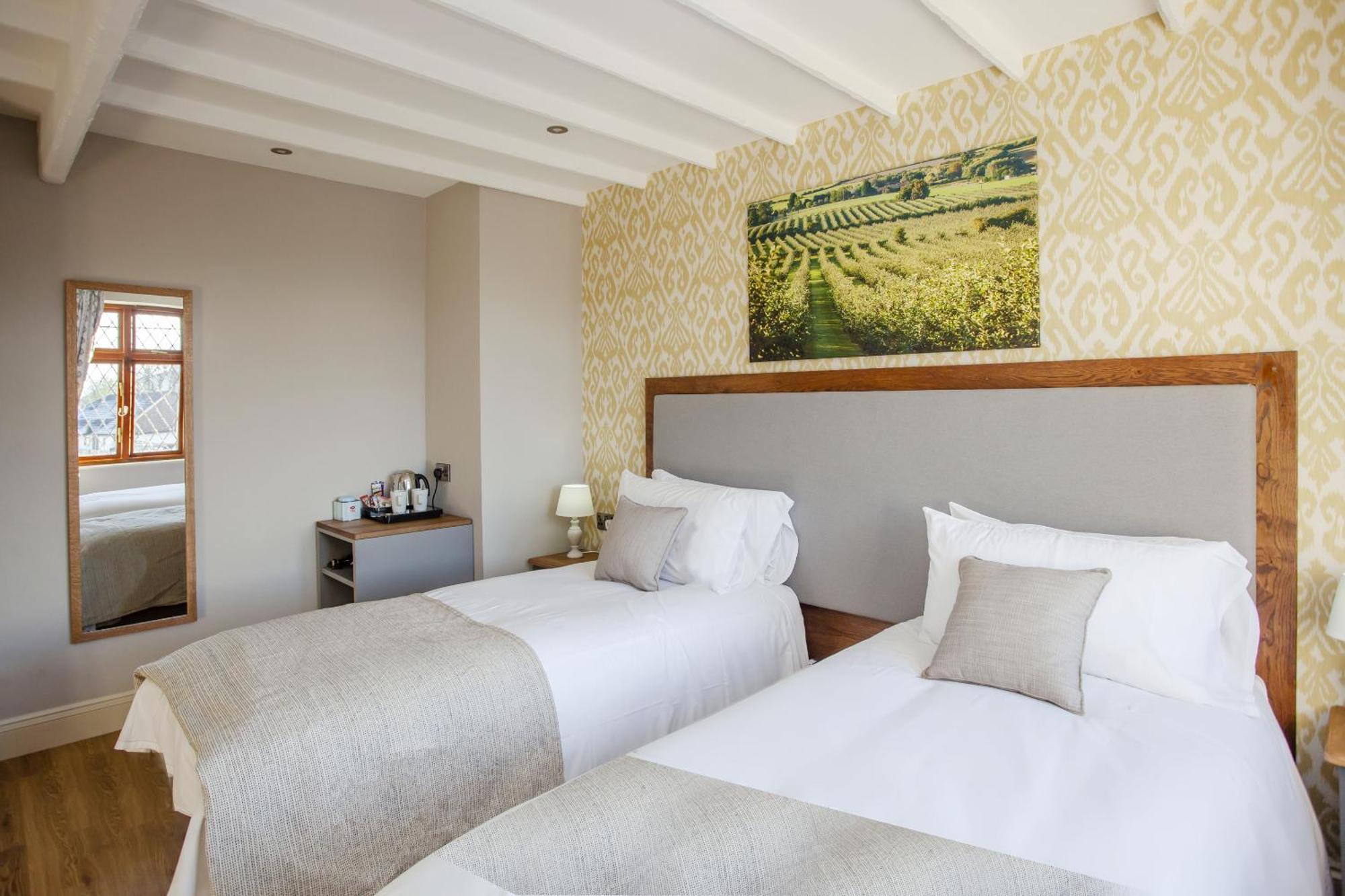 The Woodborough Inn Winscombe Номер фото